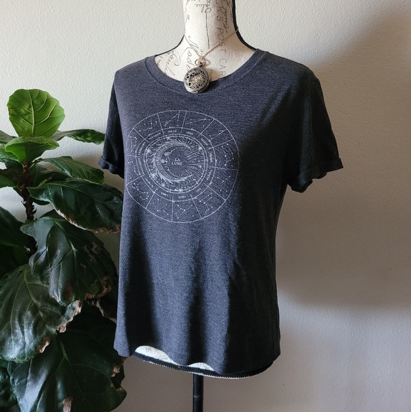 🖤Stars above 'la lune' astrology constellation t-shirt - Picture 3 of 7